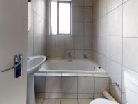 Bathroom 1 of property in Klippoortjie AH