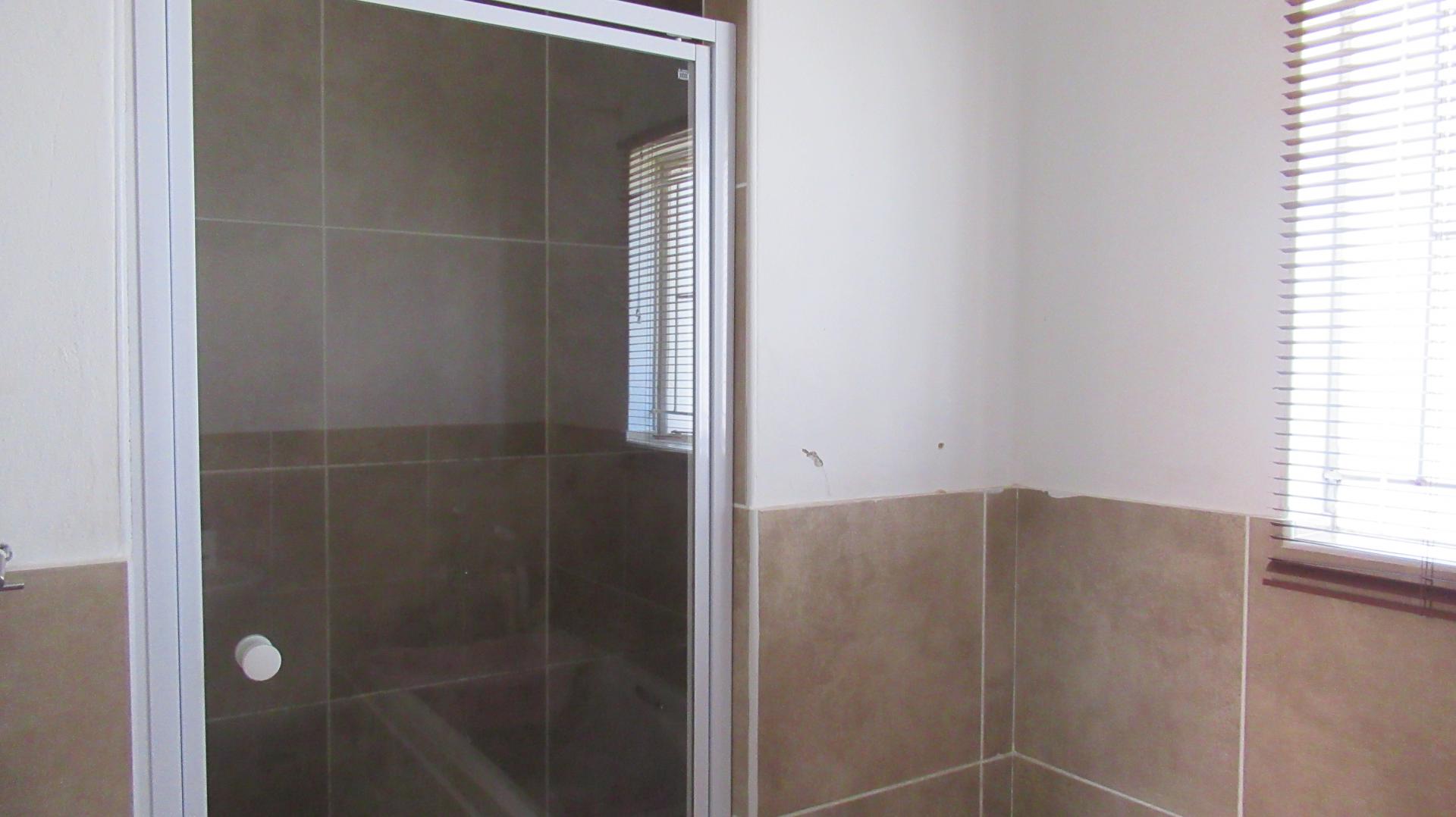 Main Bathroom - 7 square meters of property in Zandspruit