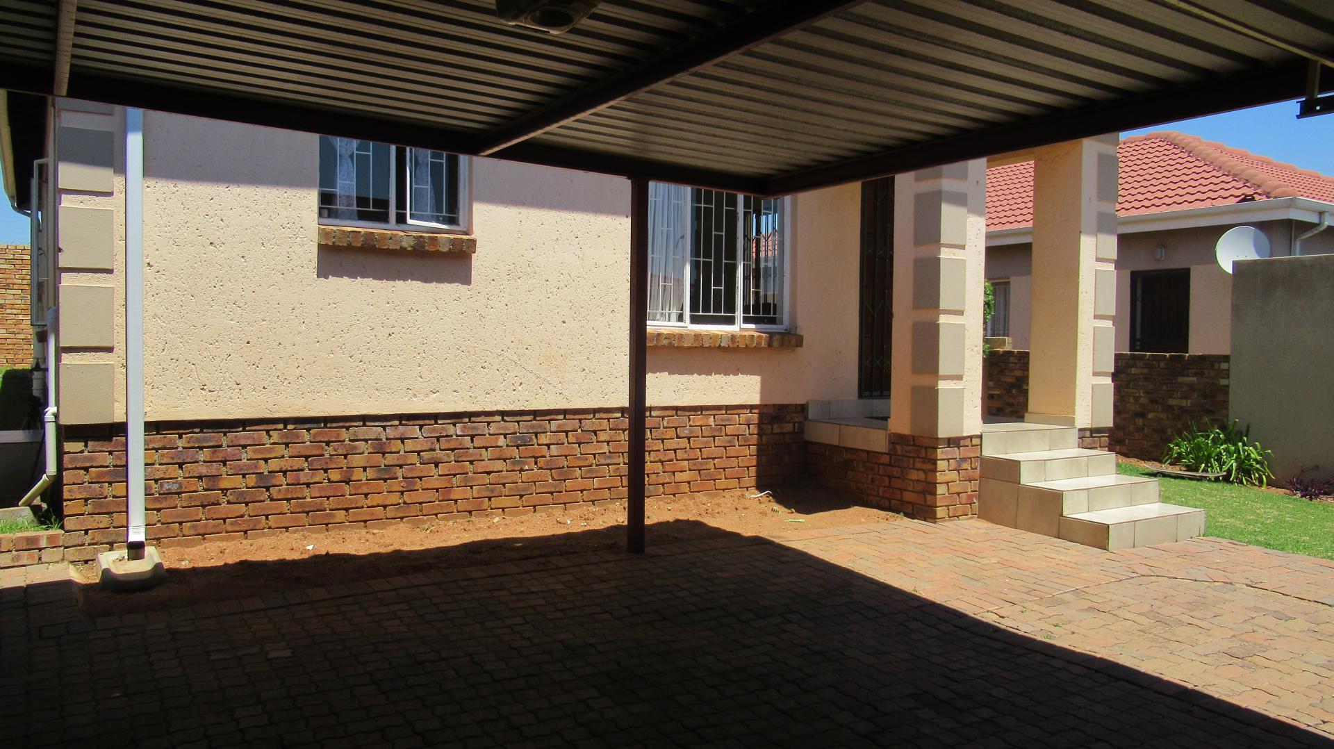 Front View of property in Zandspruit