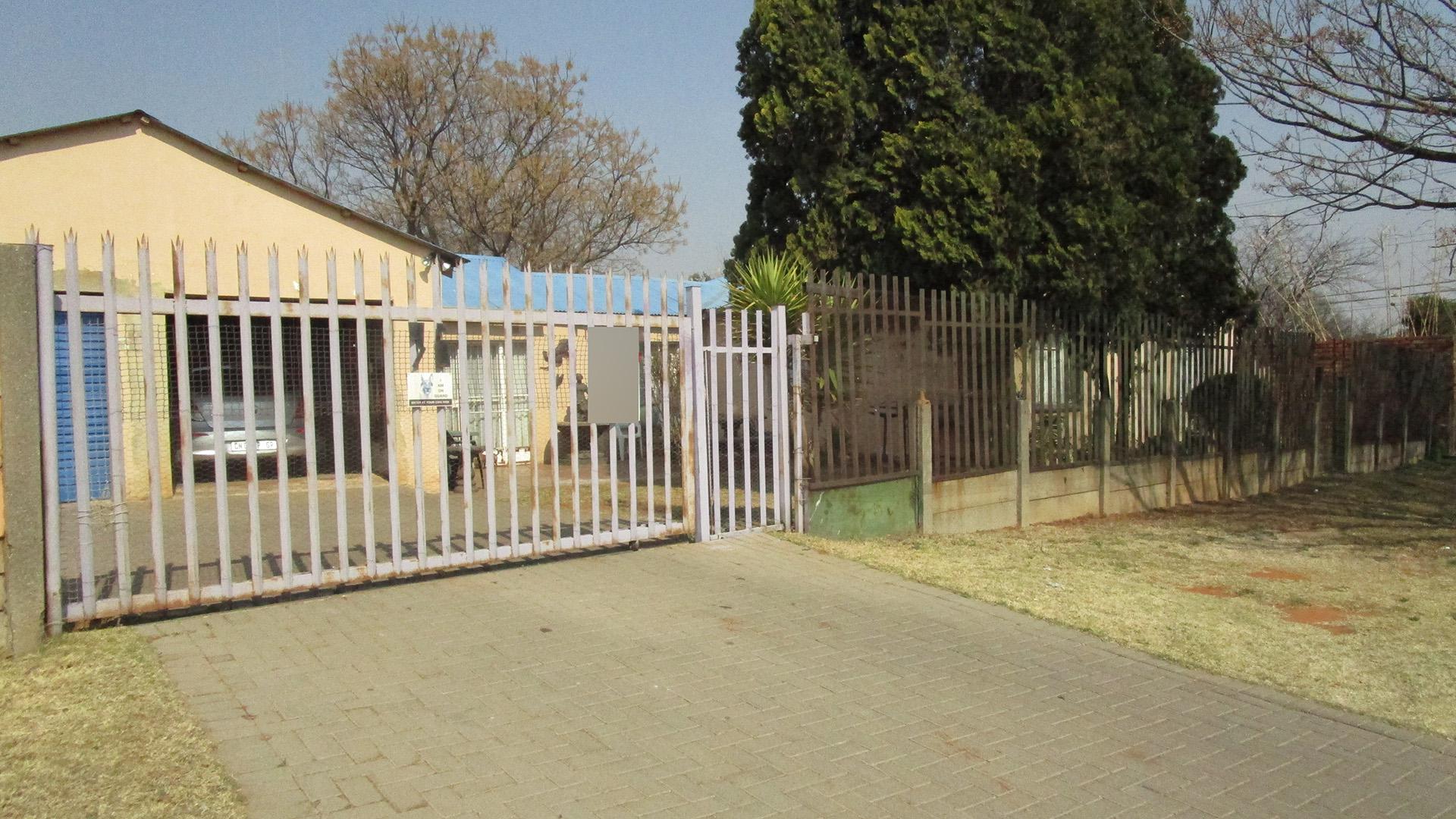 Front View of property in Rensburg