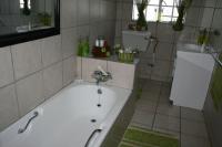 Bathroom 1 - 7 square meters of property in Helikon Park