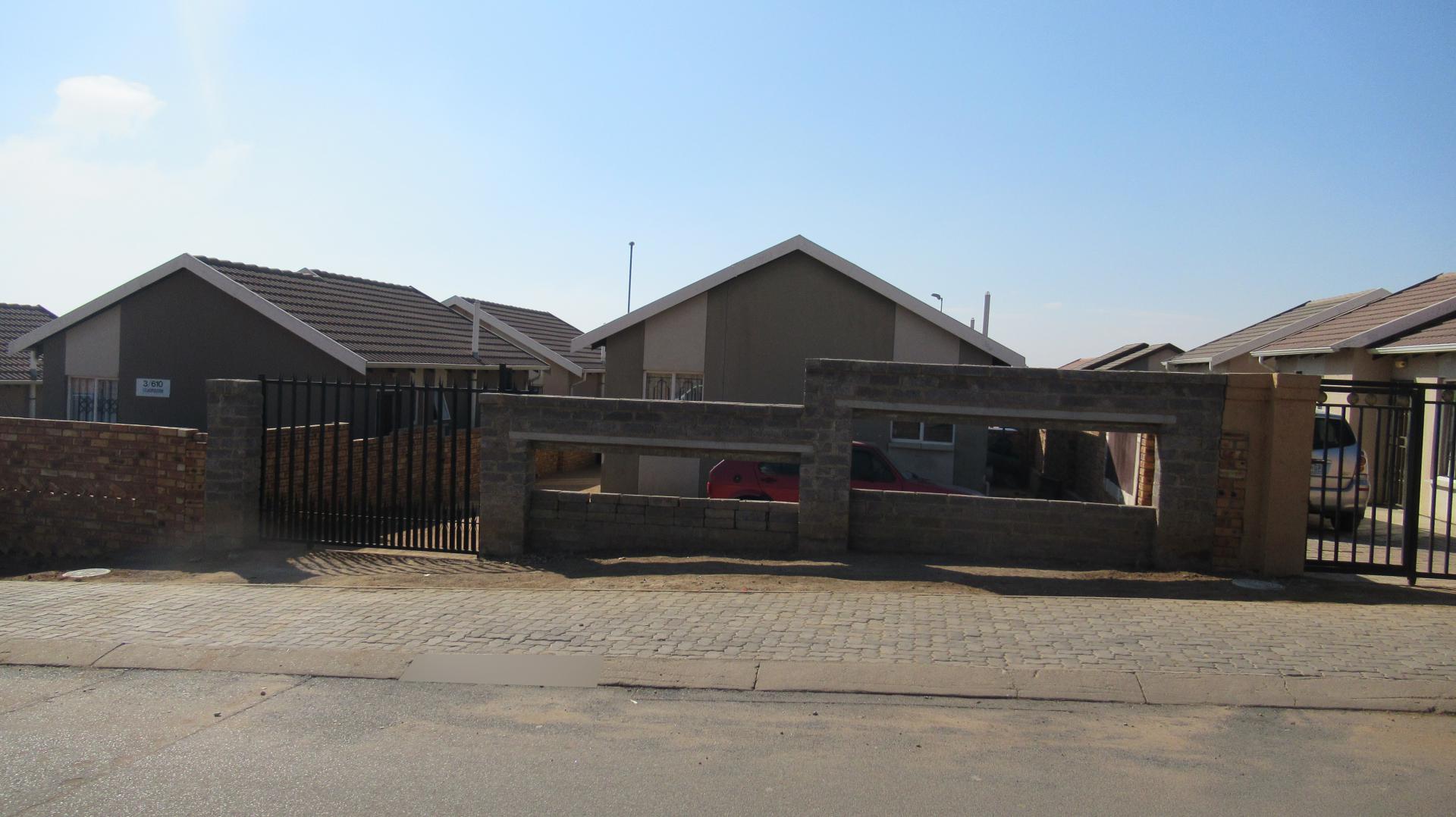 Front View of property in Zandspruit