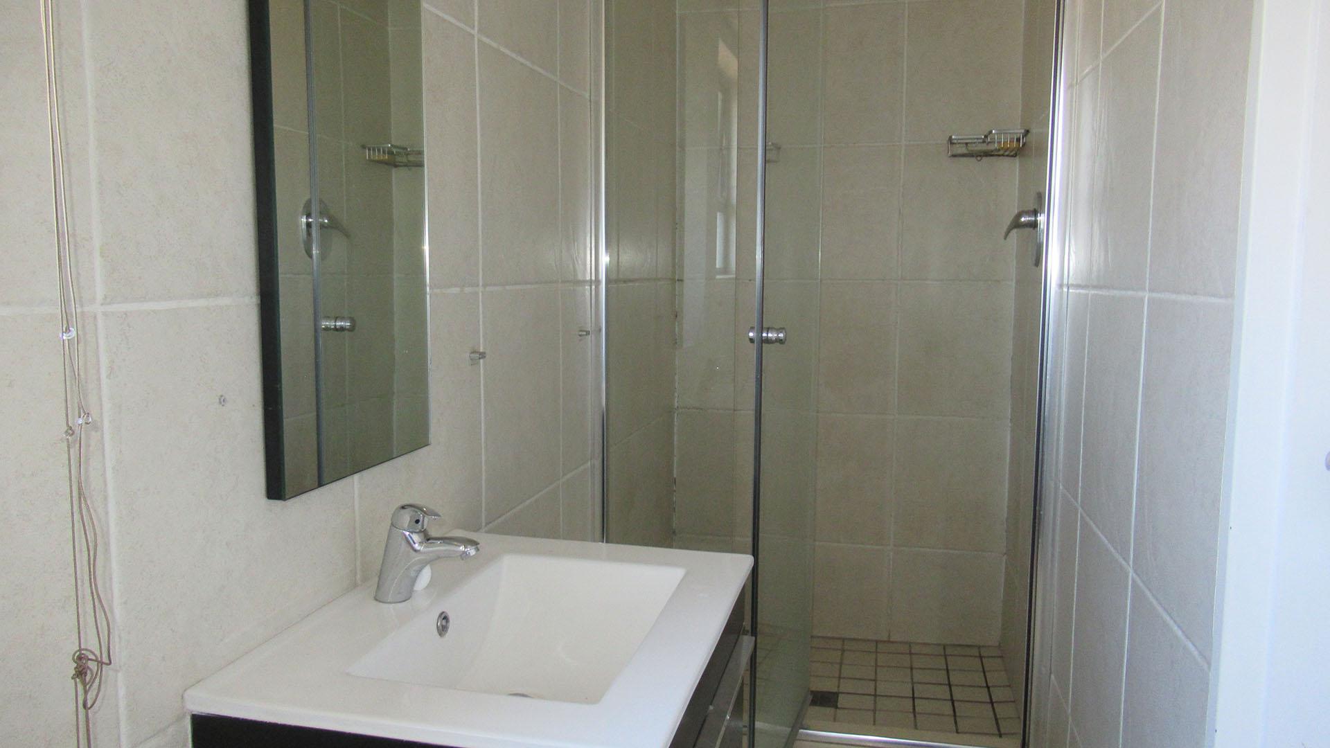 Main Bathroom - 5 square meters of property in Gleneagles