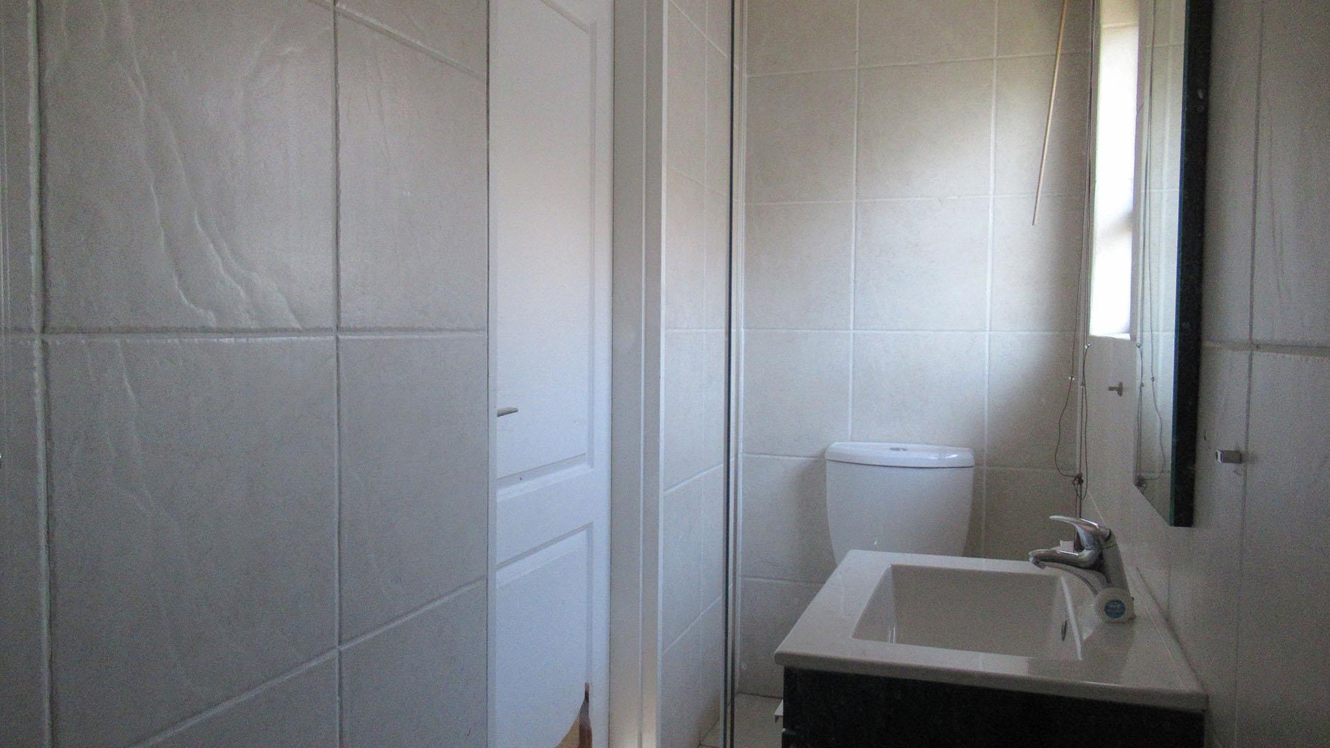 Main Bathroom - 5 square meters of property in Gleneagles
