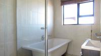 Bathroom 1 - 7 square meters of property in Gleneagles