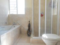 Main Bathroom - 7 square meters of property in Brentwood Park