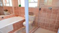 Bathroom 1 - 10 square meters of property in Uvongo