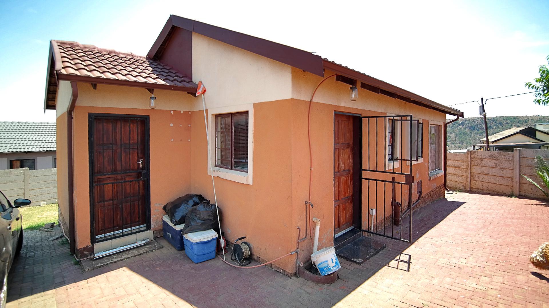 Front View of property in Mahube Valley