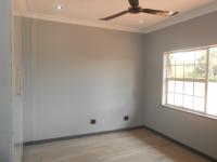 Bed Room 2 - 11 square meters of property in Sandton