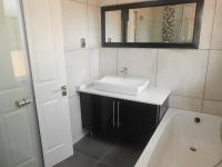Bathroom 1 - 7 square meters of property in Sandton