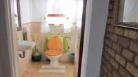 Guest Toilet - 6 square meters of property in Dana Bay