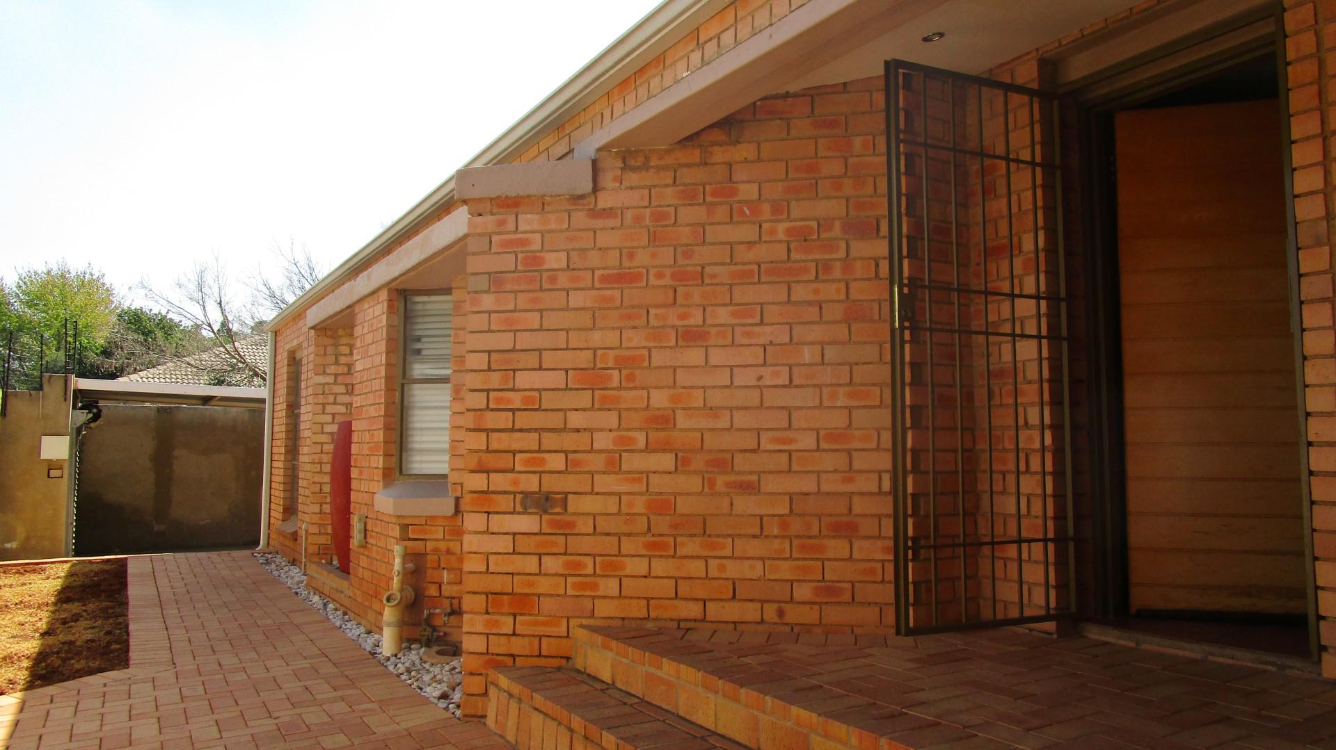 Front View of property in Craighall Park