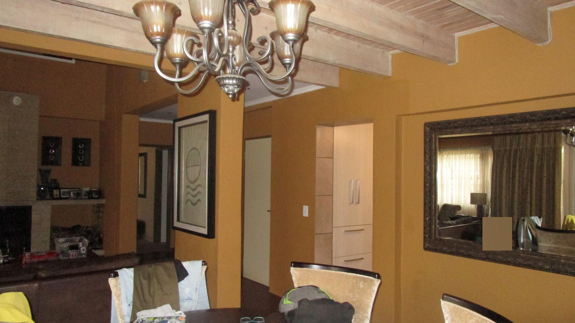 Dining Room of property in Craighall Park