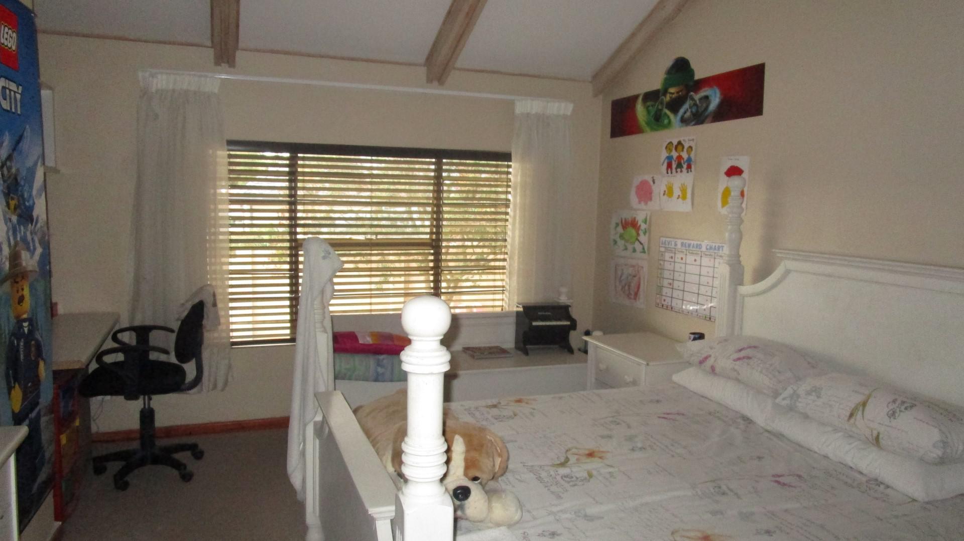 Bed Room 2 - 23 square meters of property in Craighall Park