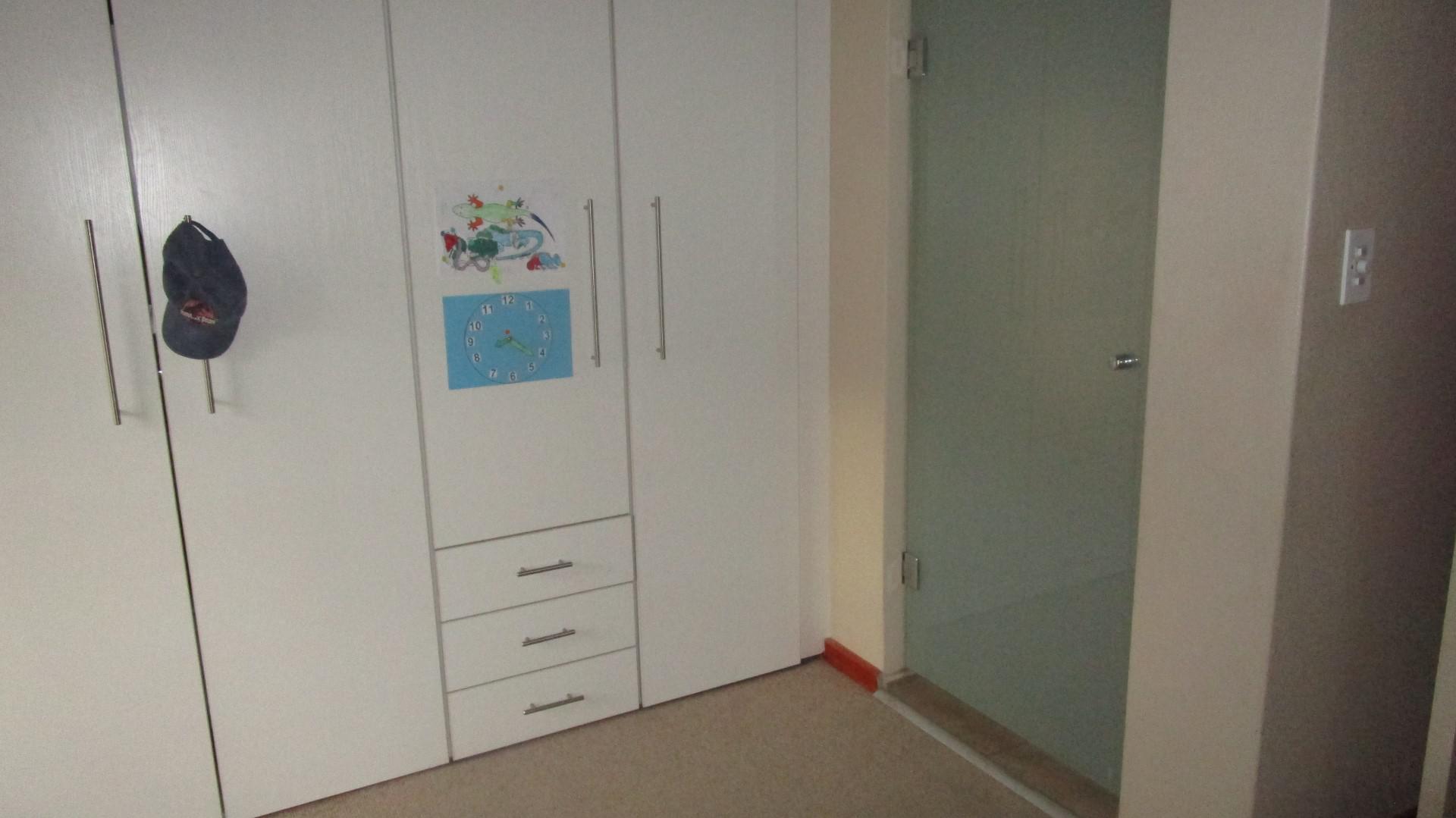 Bed Room 2 - 23 square meters of property in Craighall Park