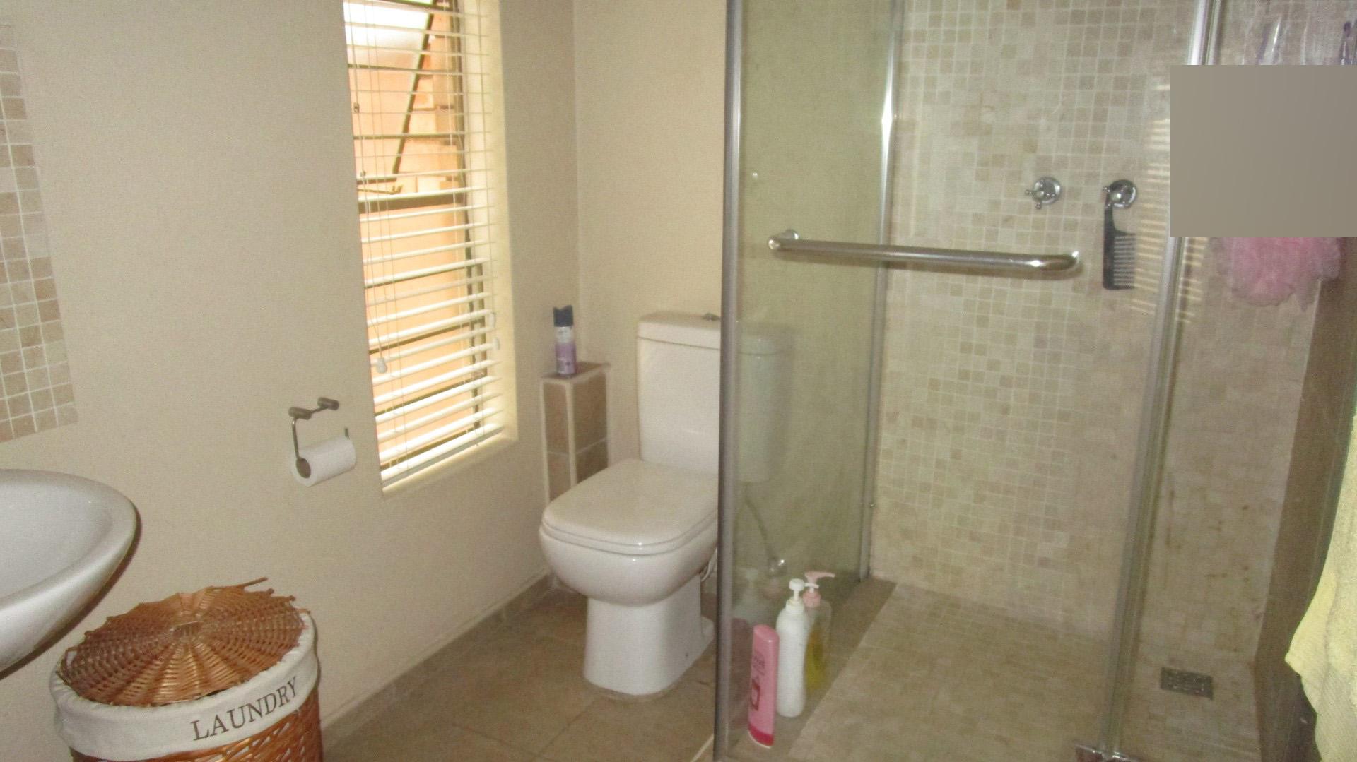 Bathroom 2 - 4 square meters of property in Craighall Park