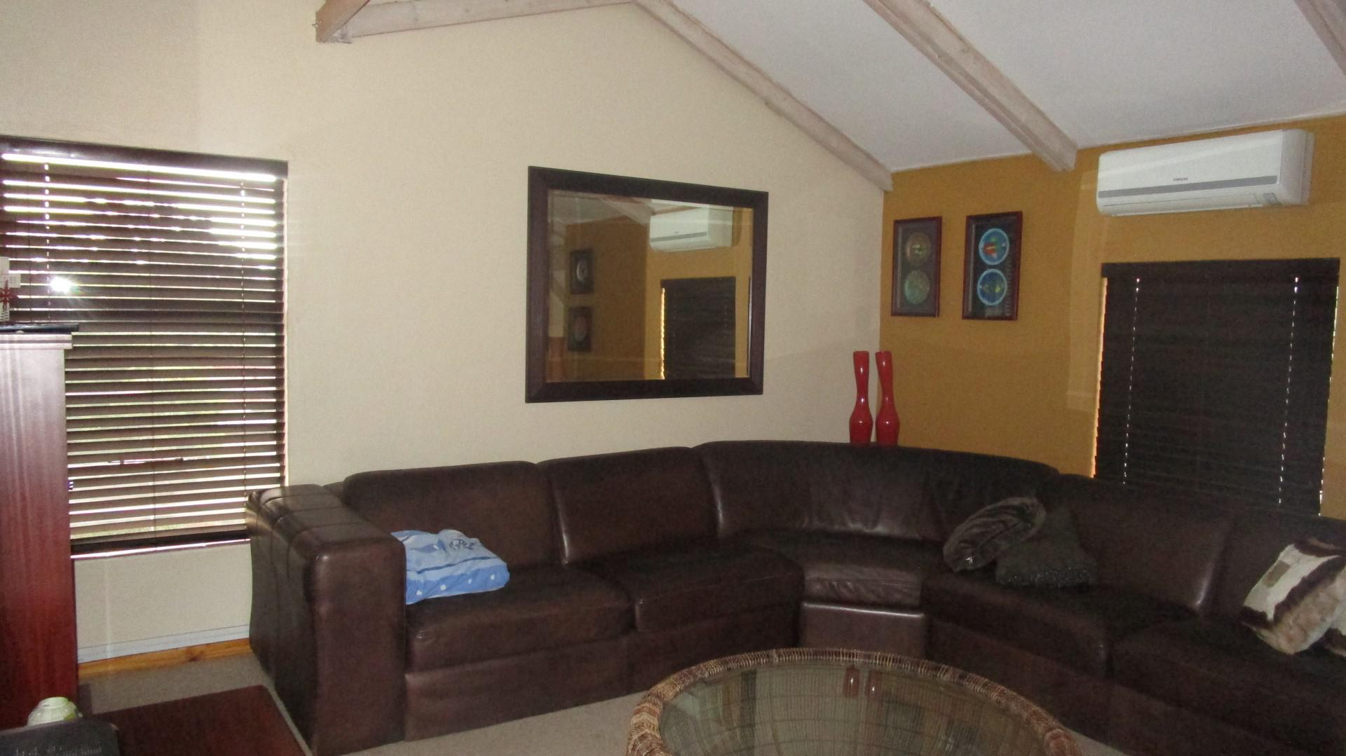 Lounges - 46 square meters of property in Craighall Park