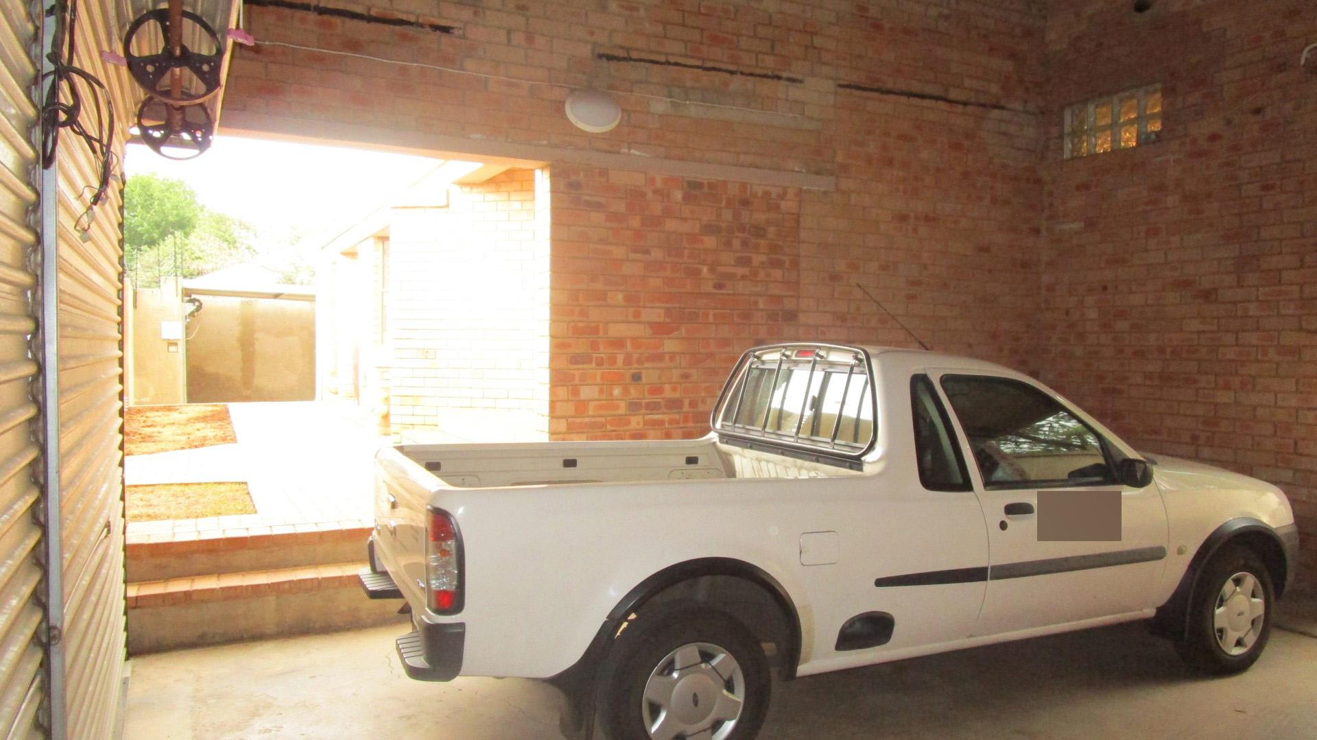 Spaces - 55 square meters of property in Craighall Park