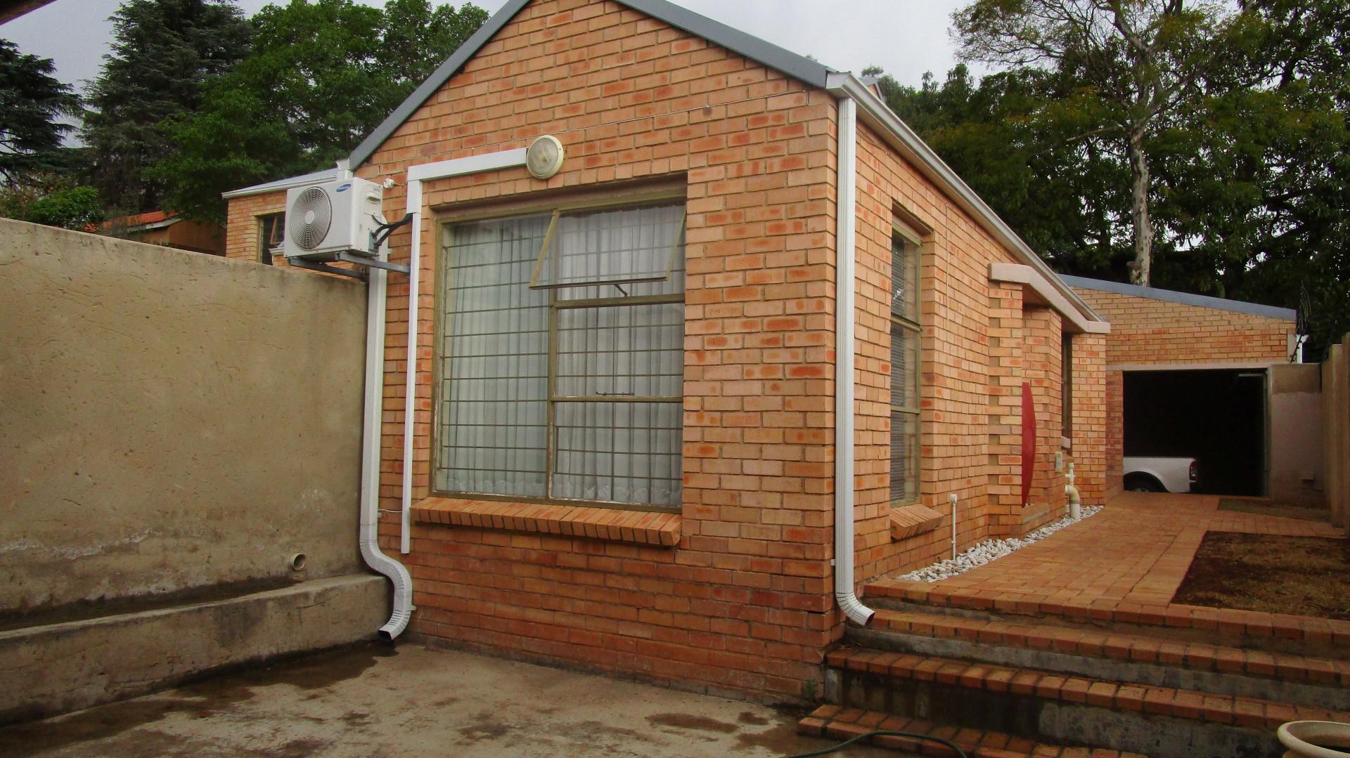 Front View of property in Craighall Park