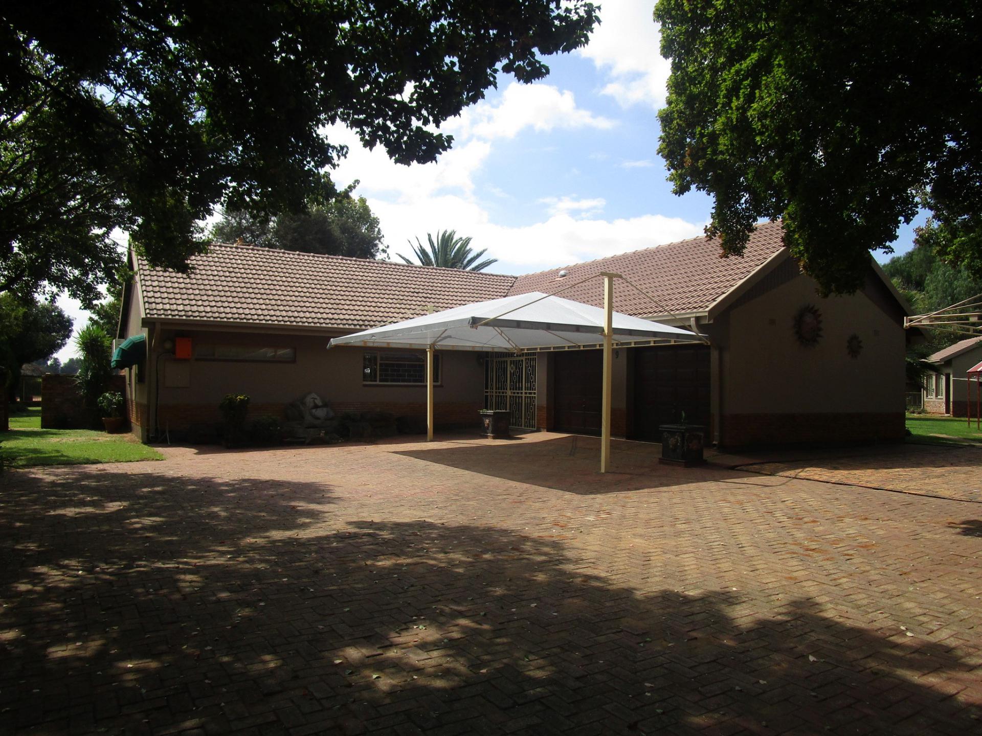 Front View of property in Risiville