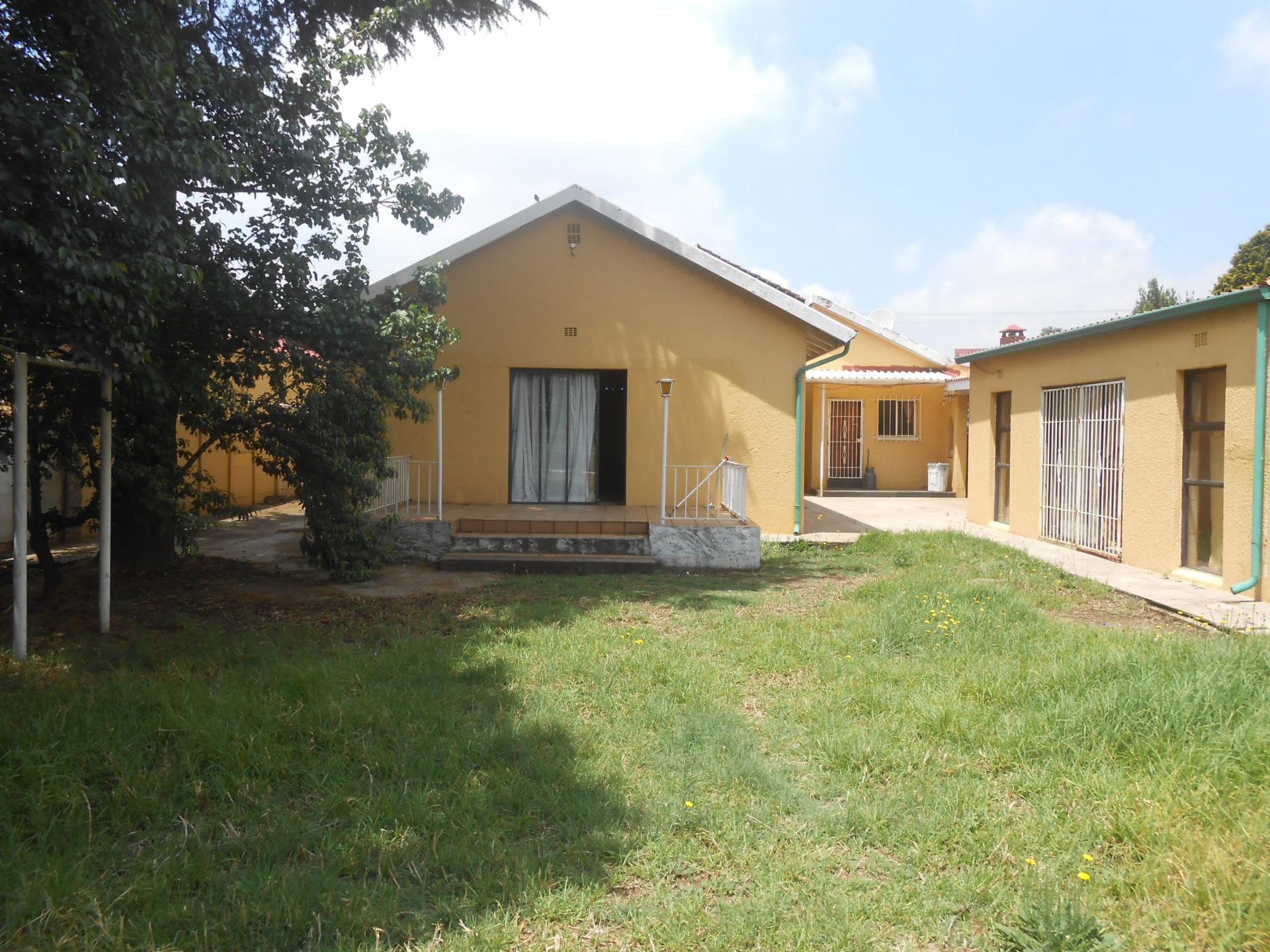 Backyard of property in Robertsham