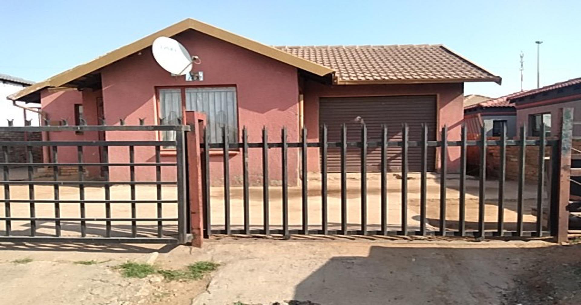 Front View of property in Emalahleni (Witbank) 