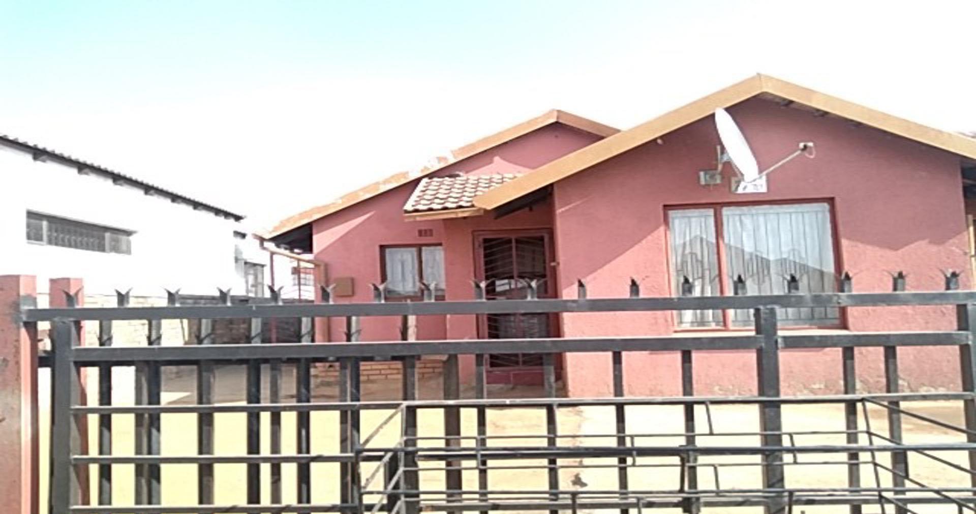 Front View of property in Emalahleni (Witbank) 