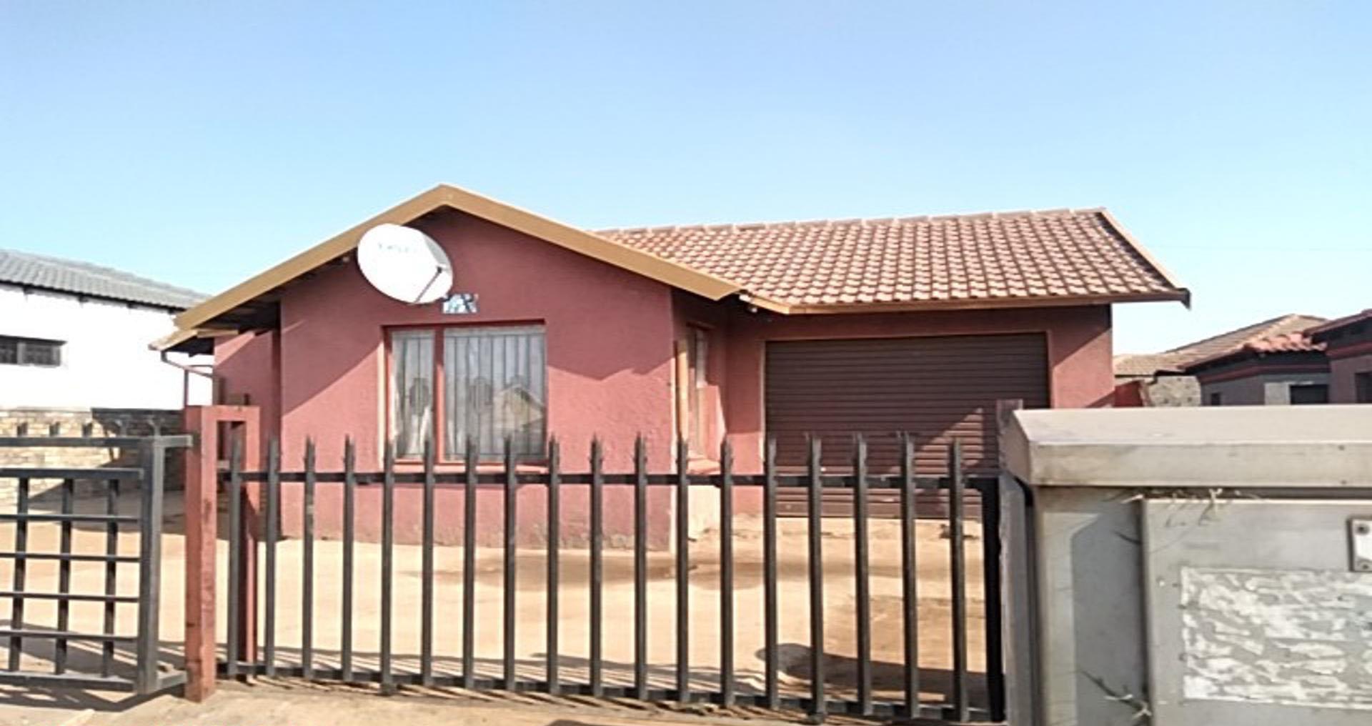 Front View of property in Emalahleni (Witbank) 