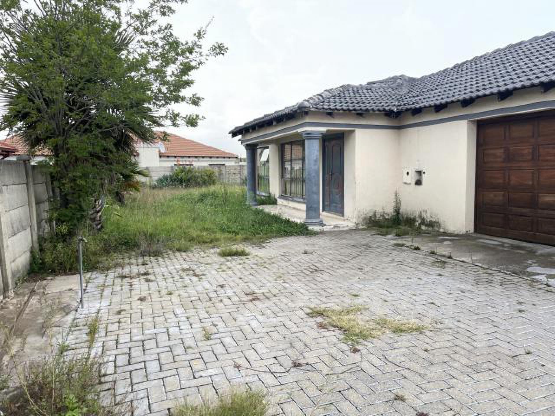 Front View of property in Secunda