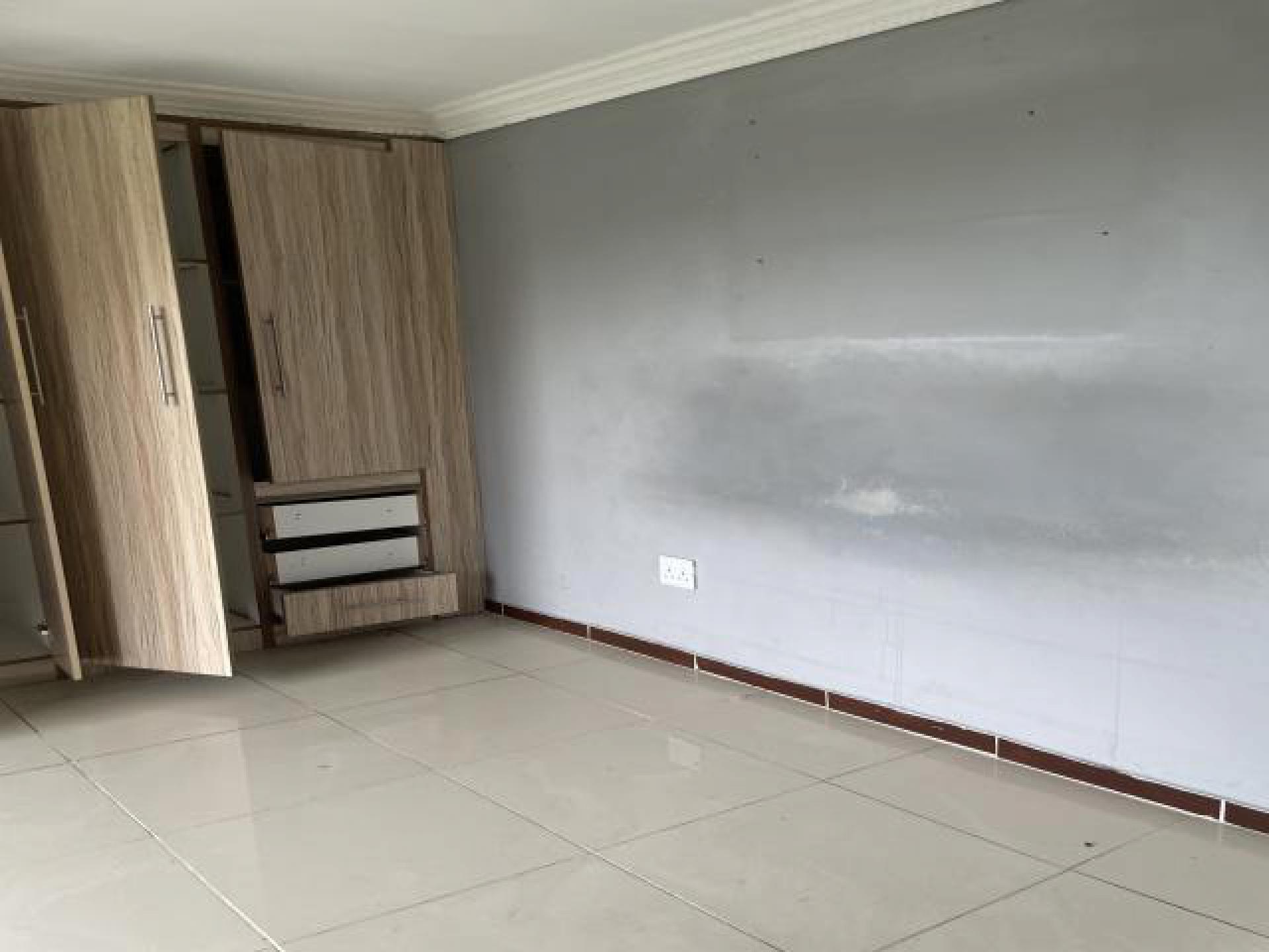 Bed Room 1 of property in Secunda