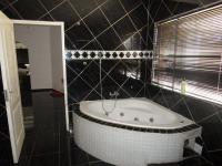 Bathroom 3+ - 27 square meters of property in Aston Manor
