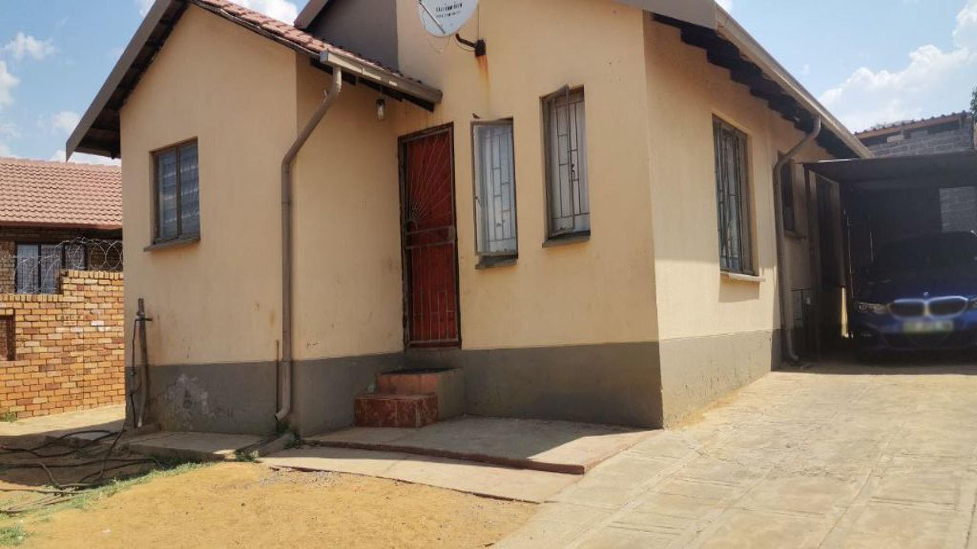 Front View of property in Tlhabane West