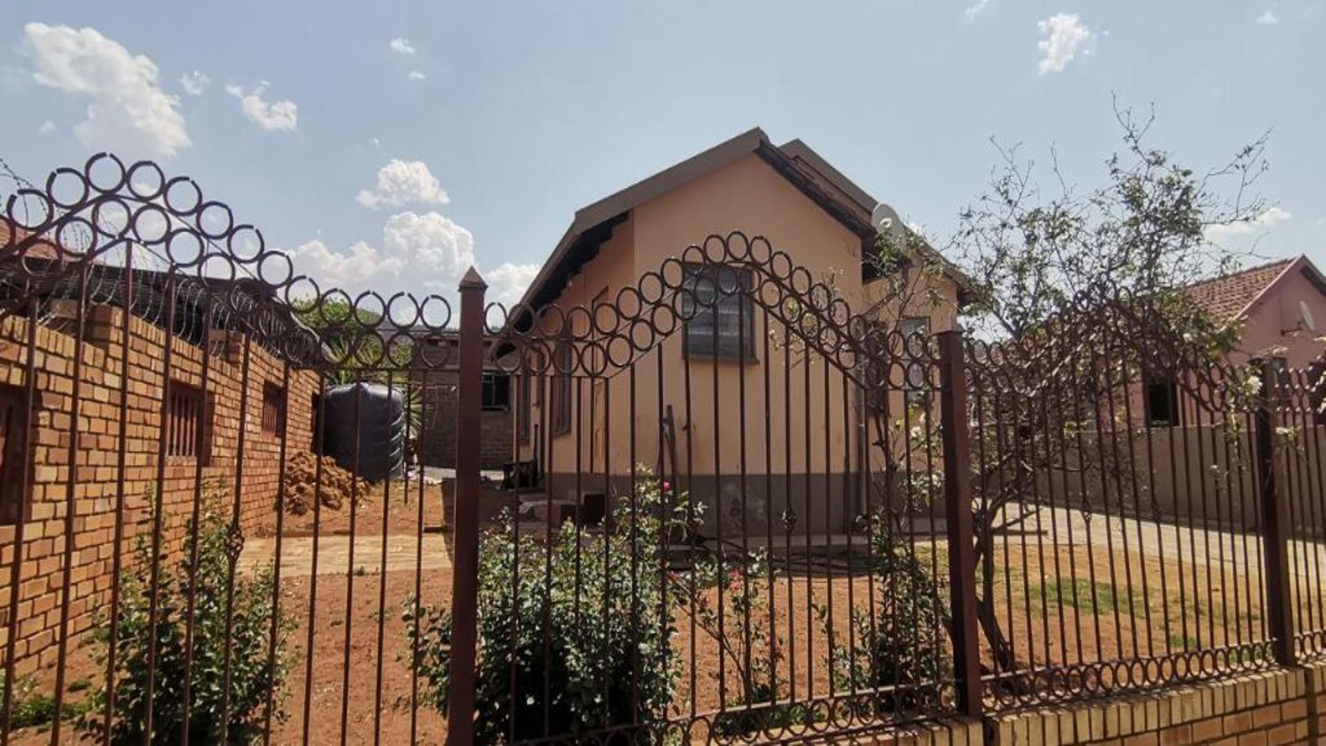 Front View of property in Tlhabane West