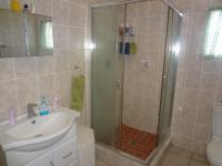 Bathroom 2 - 7 square meters of property in Geluksburg