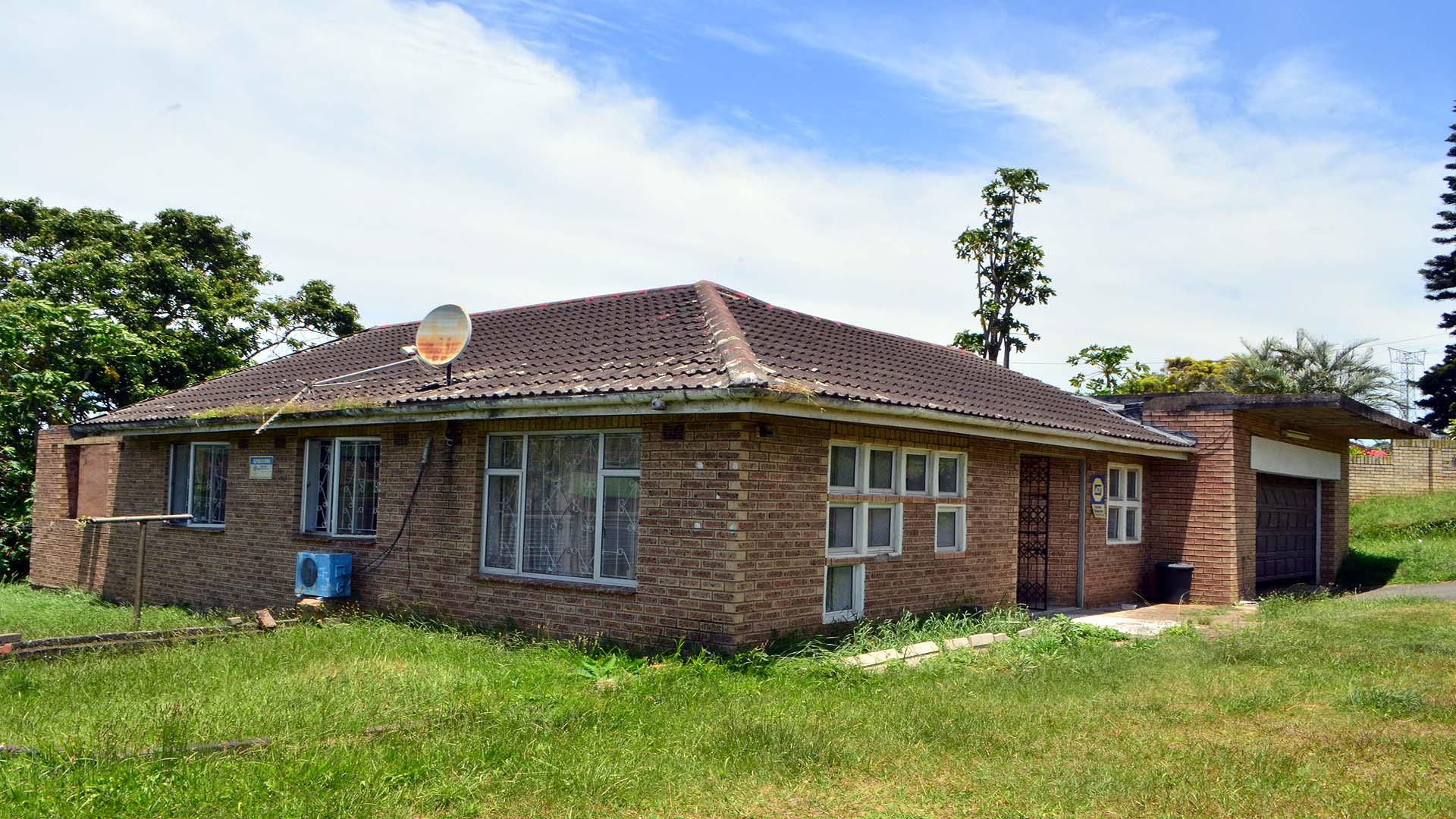 Front View of property in Lotus Park