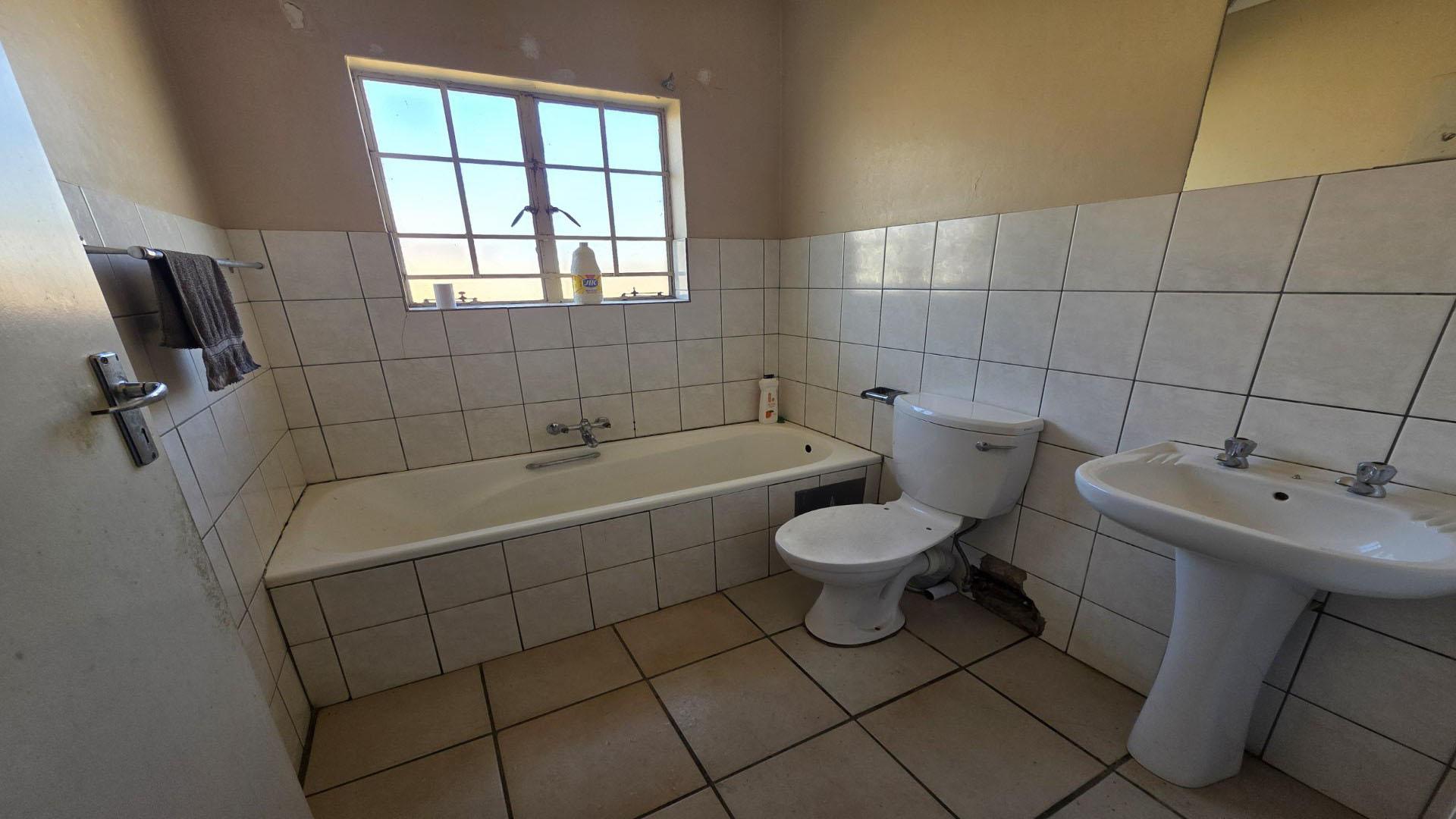 Bathroom 1 of property in Mooinooi