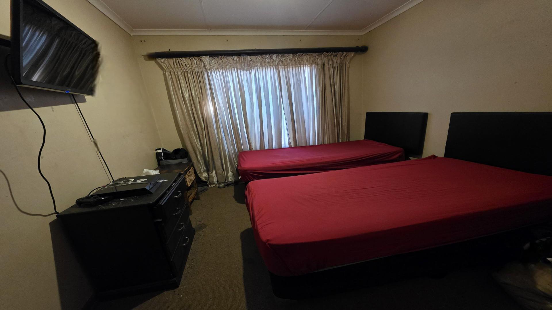 Bed Room 3 of property in Mooinooi