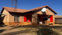 Front View of property in Mooinooi