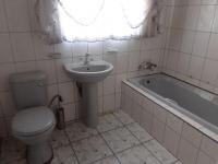 Bathroom 1 - 6 square meters of property in Bedworth Park