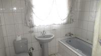 Bathroom 1 - 6 square meters of property in Bedworth Park