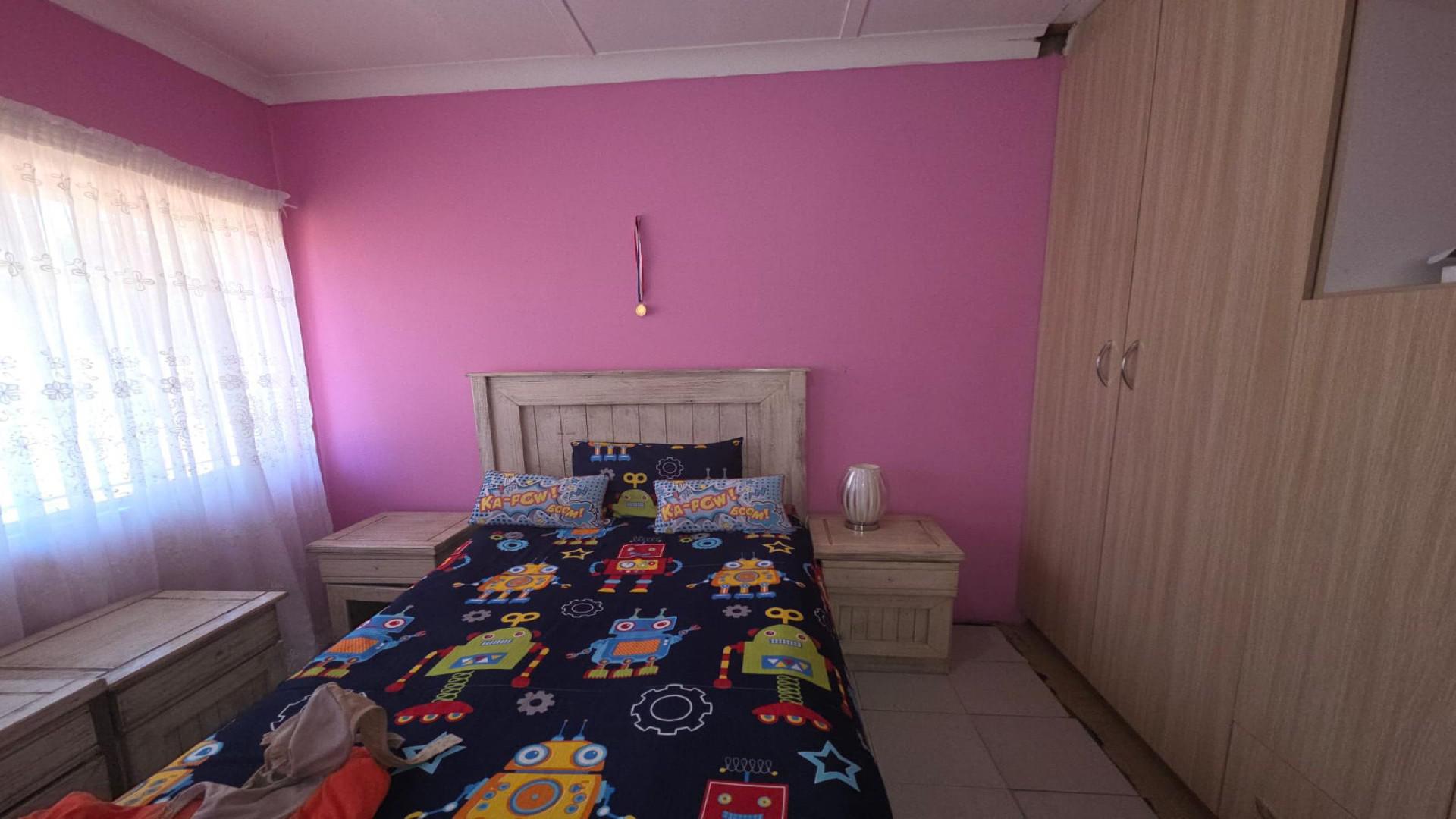 Bed Room 1 of property in Kroonstad