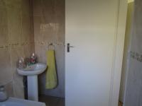 Main Bathroom - 5 square meters of property in Brackenhurst