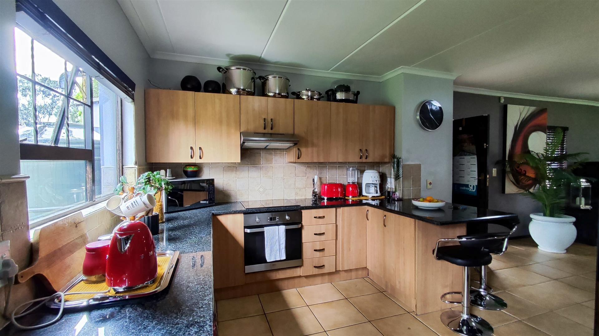 Kitchen - 14 square meters of property in Albertsdal