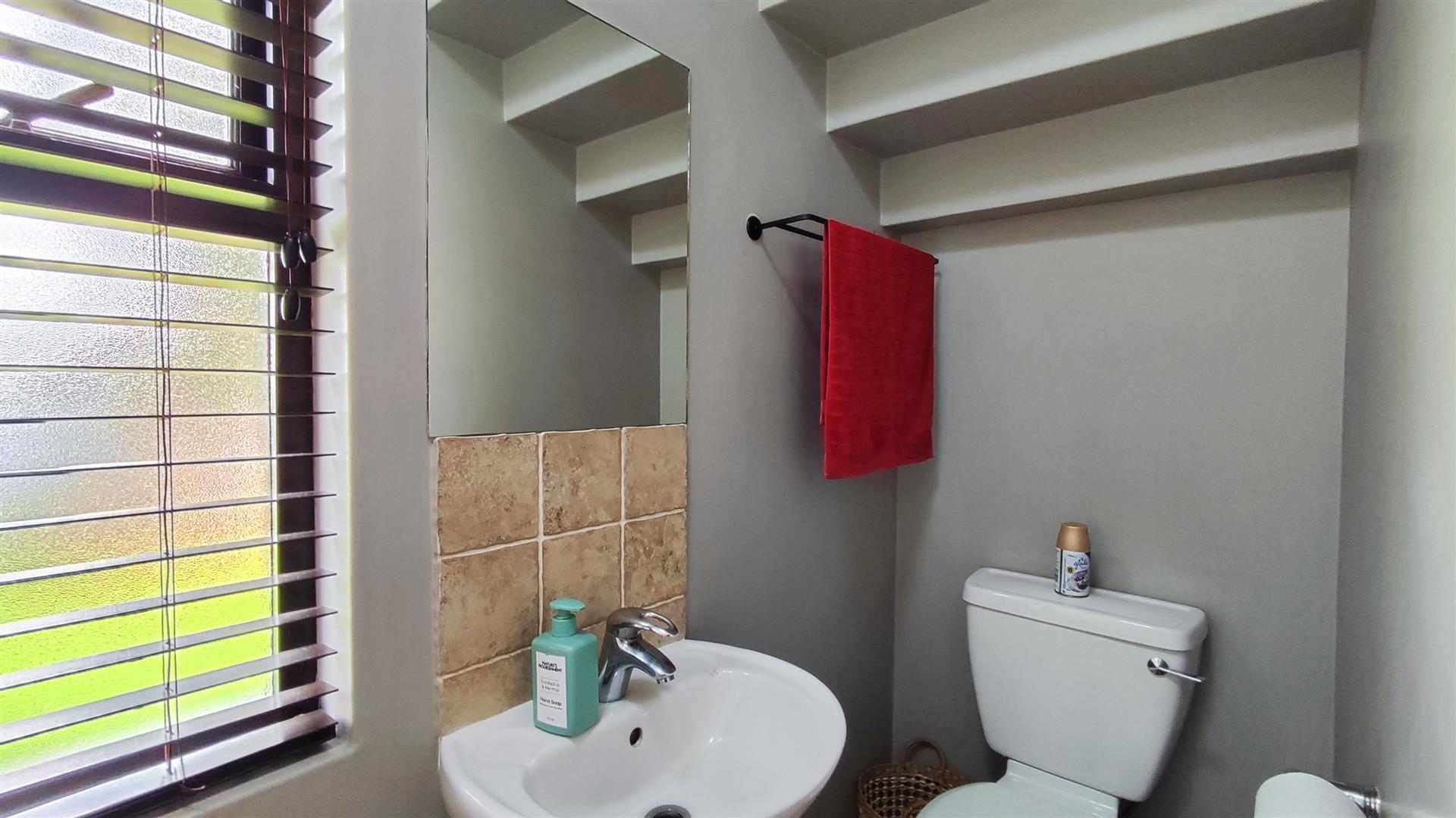 Bathroom 1 - 2 square meters of property in Albertsdal