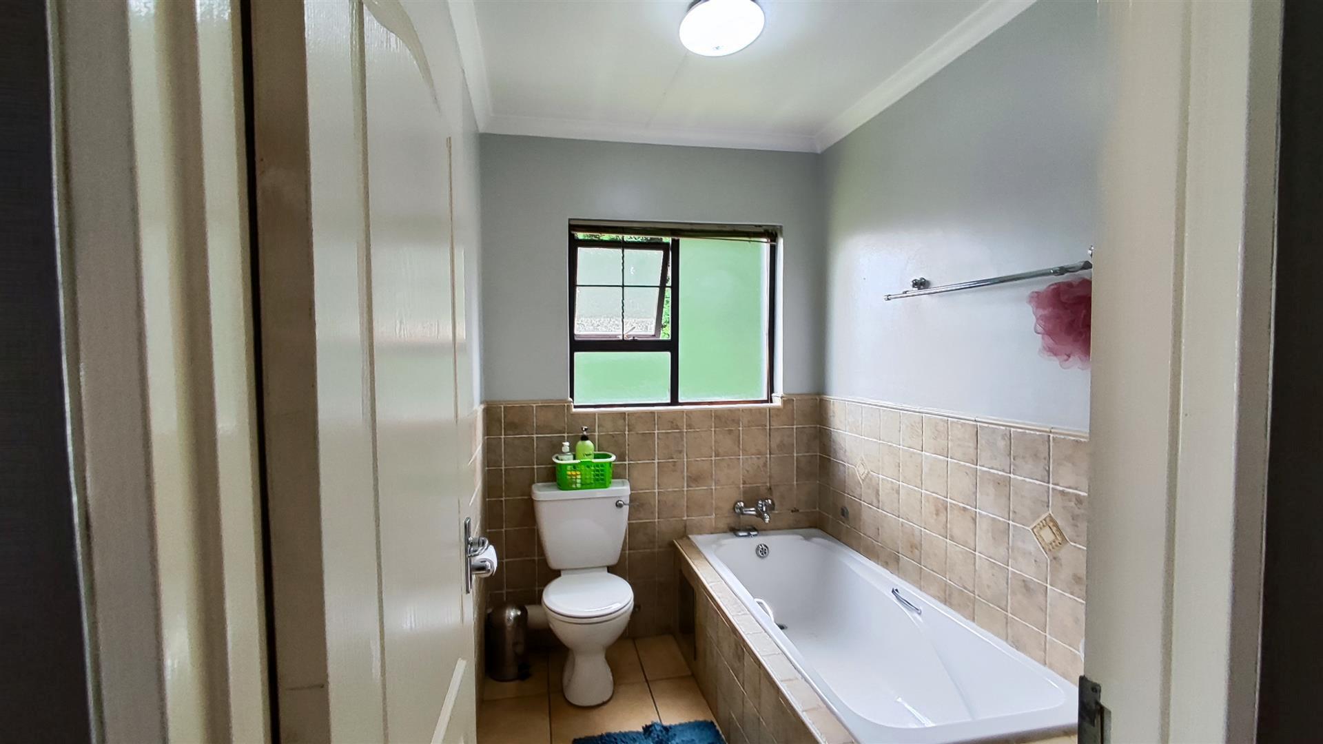 Bathroom 2 - 5 square meters of property in Albertsdal