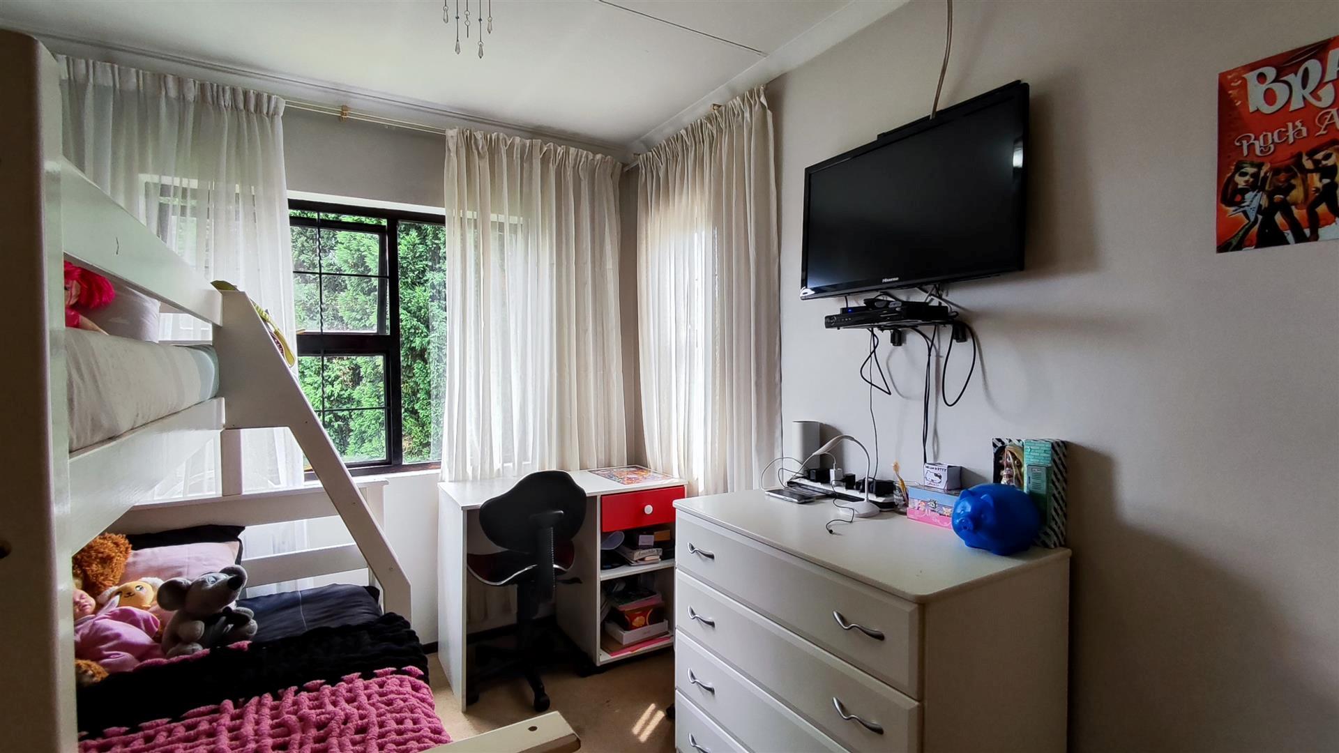 Bed Room 1 - 12 square meters of property in Albertsdal