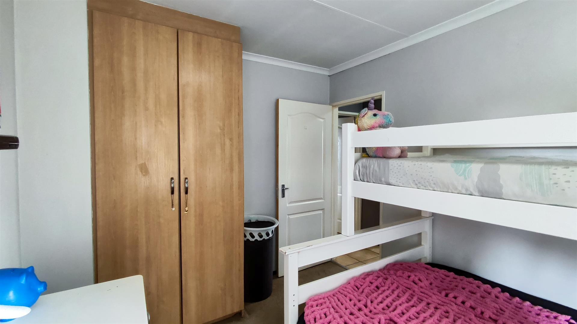 Bed Room 1 - 12 square meters of property in Albertsdal