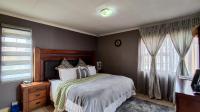 Main Bedroom - 18 square meters of property in Albertsdal