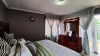 Main Bedroom - 18 square meters of property in Albertsdal