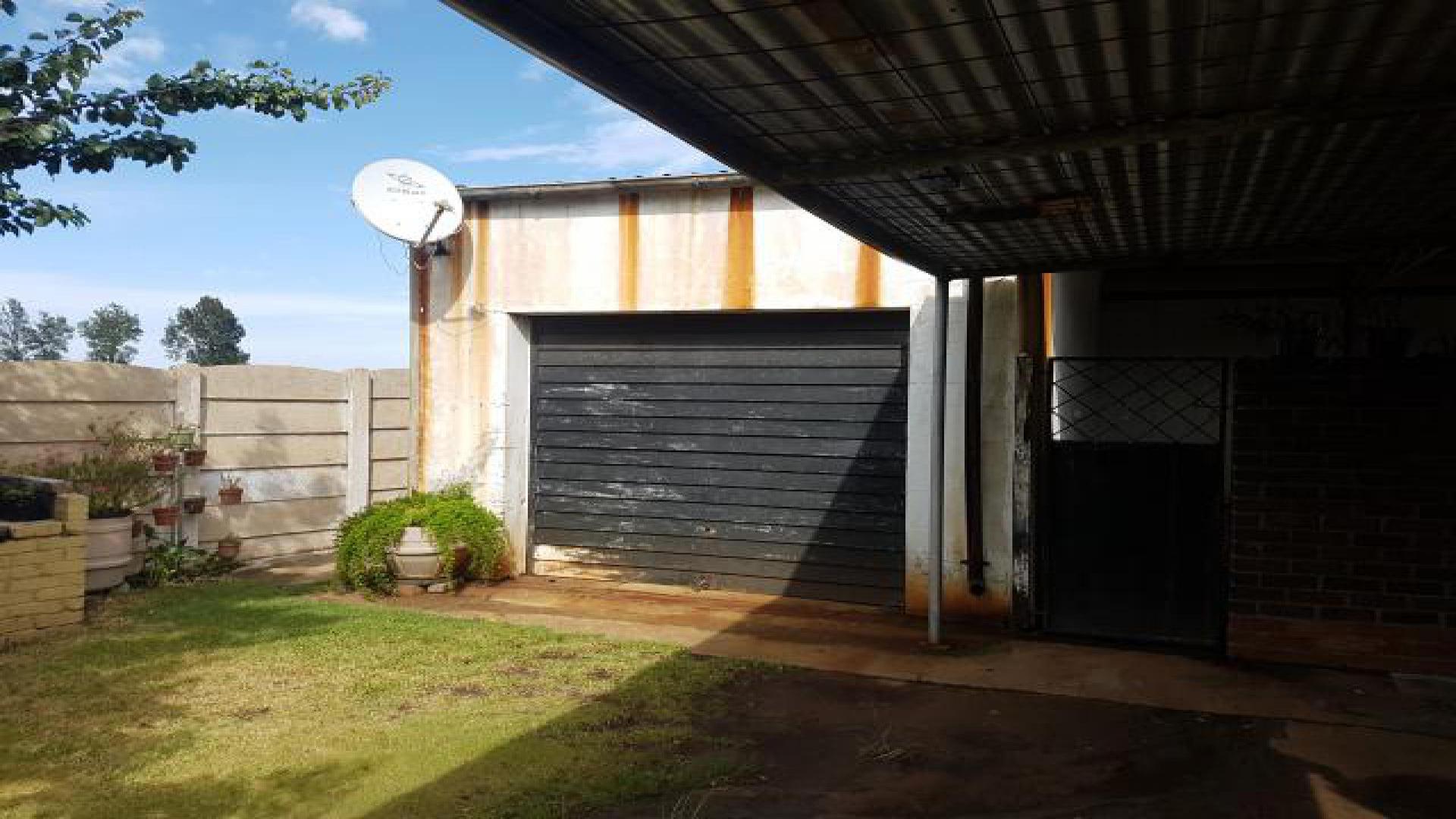 Garage of property in Grootvlei